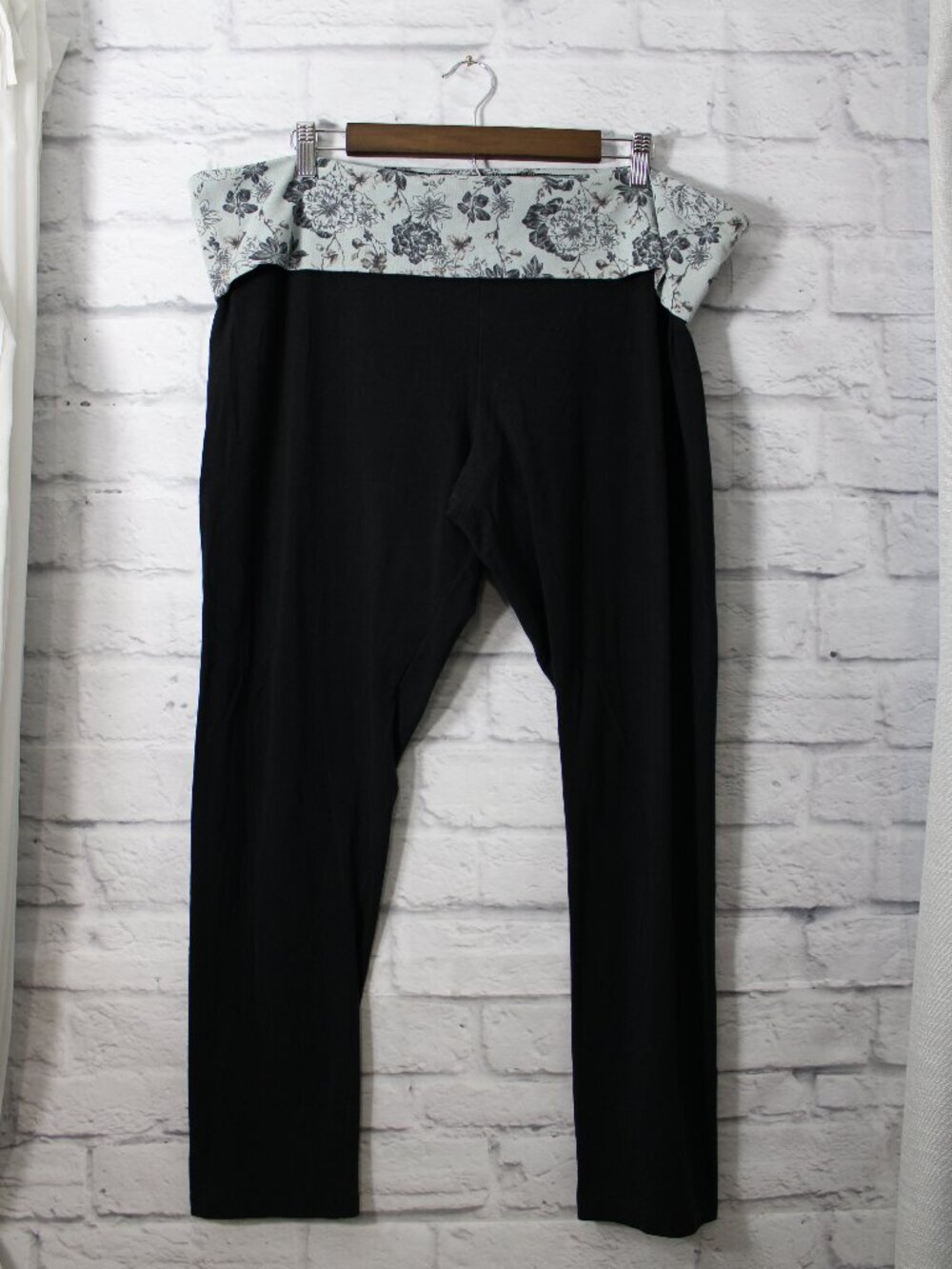 Victoria's Secret Plus XXL Black Floral Pull On Foldover Waist Leggings